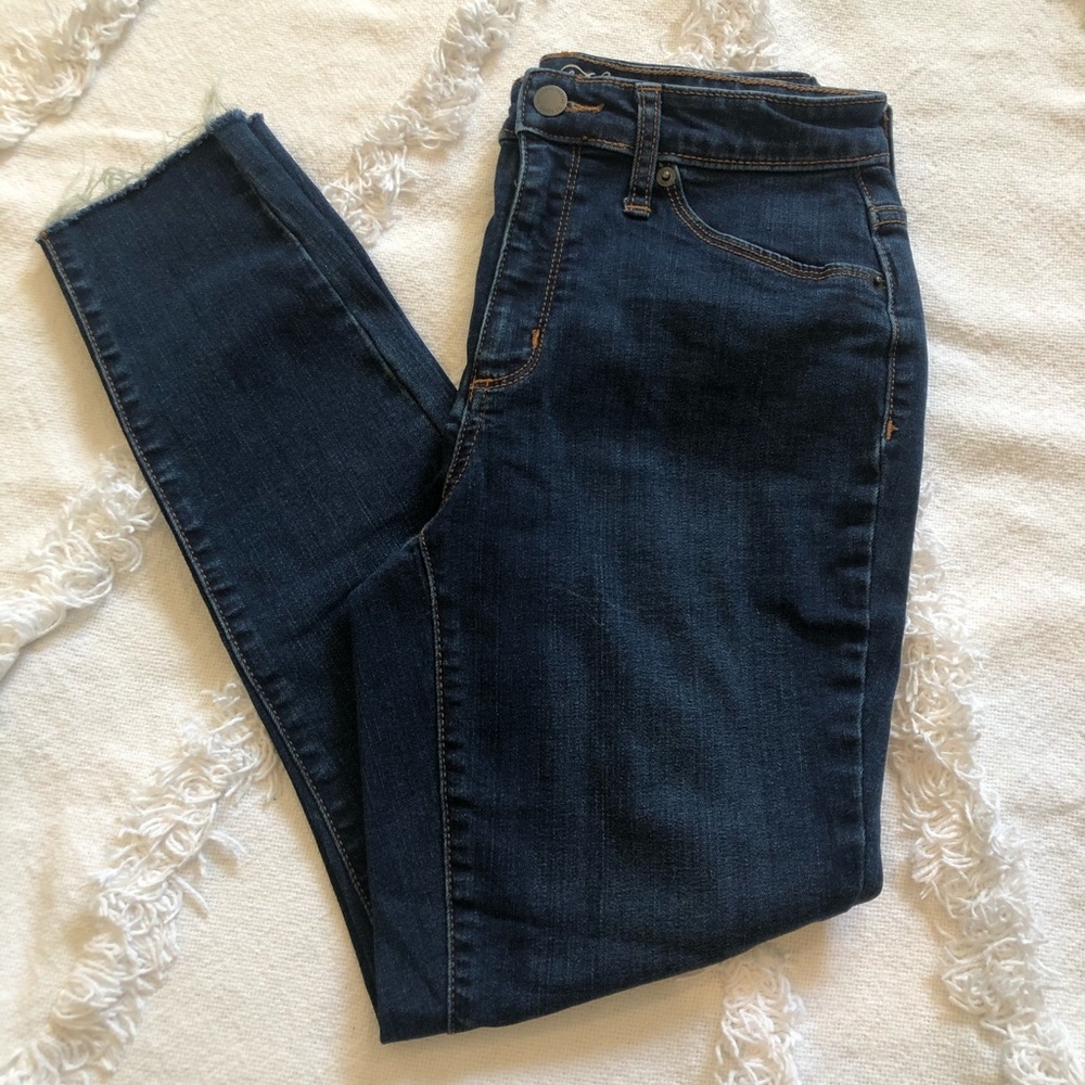 Universal Thread Dark Wash High Rise Jegging
